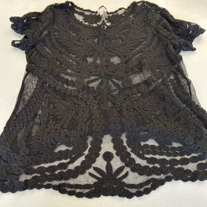 Black lace short sleeve top Pixley size large